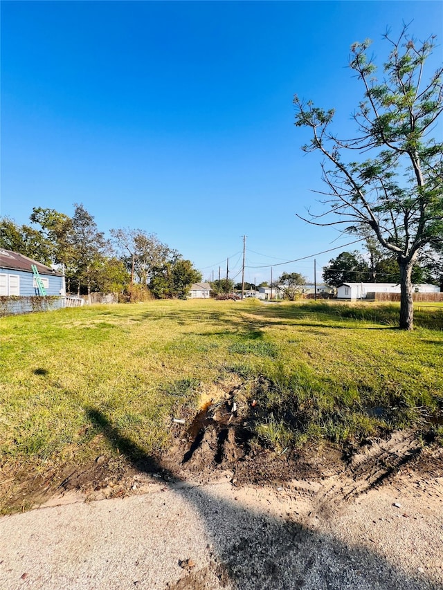 Listing photo 3 for 1002 Carnegie St, Baytown TX 77520