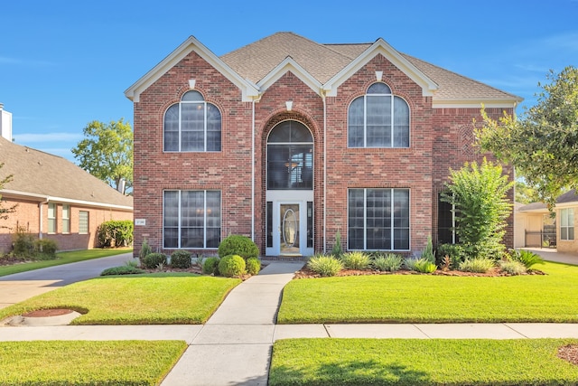 view of front of home featuring a front yard