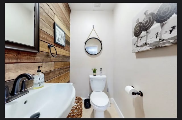 bathroom featuring sink and toilet