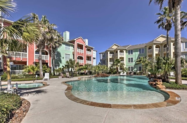 view of swimming pool