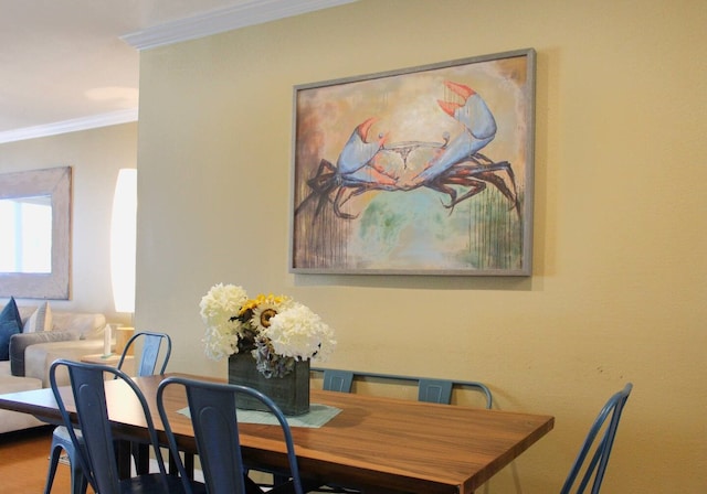 dining space with ornamental molding