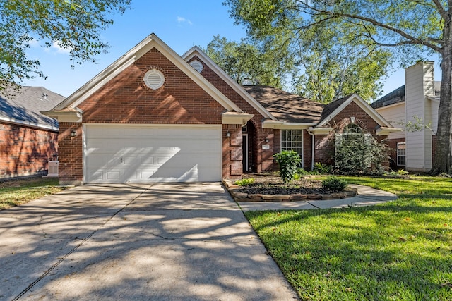 view of front of home featuring a front lawn