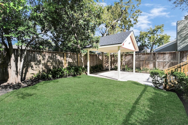 view of yard with a patio area