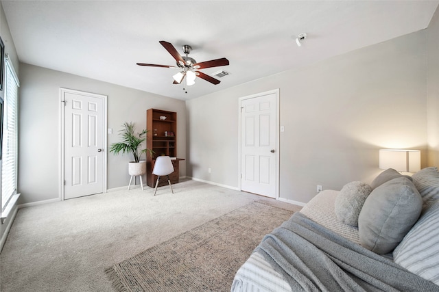 carpeted living room featuring ceiling fan