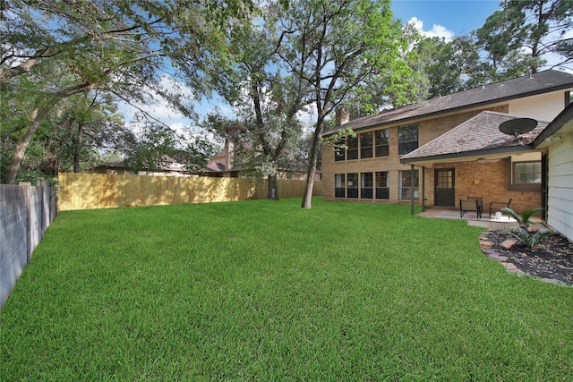 view of yard featuring a patio area