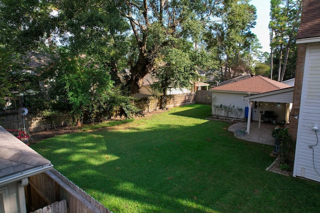 view of yard with a patio