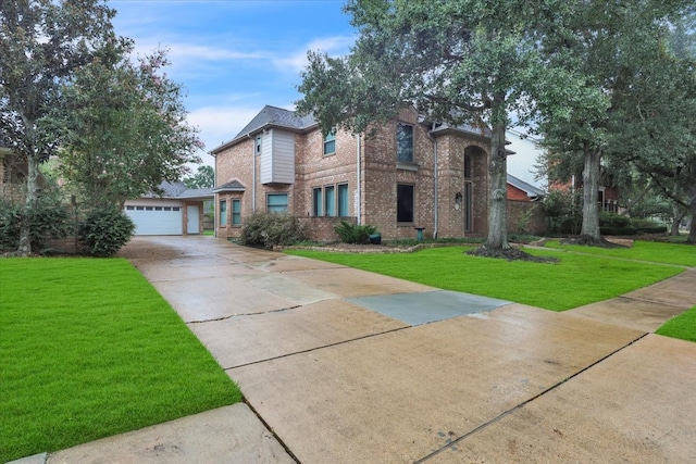 view of front facade featuring a garage and a front yard