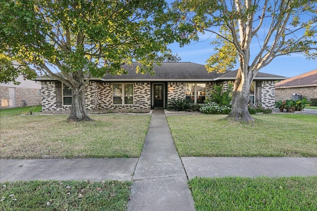 ranch-style home with a front yard