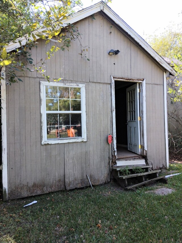 view of outbuilding