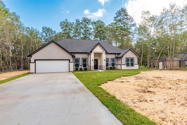 view of front of house featuring a front lawn and a garage