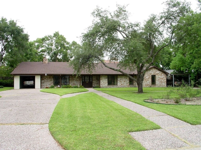 ranch-style house featuring a front lawn