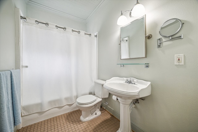 bathroom featuring tile patterned flooring, toilet, shower / tub combo, and ornamental molding