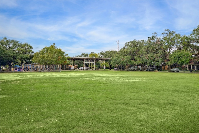 view of property's community featuring a yard