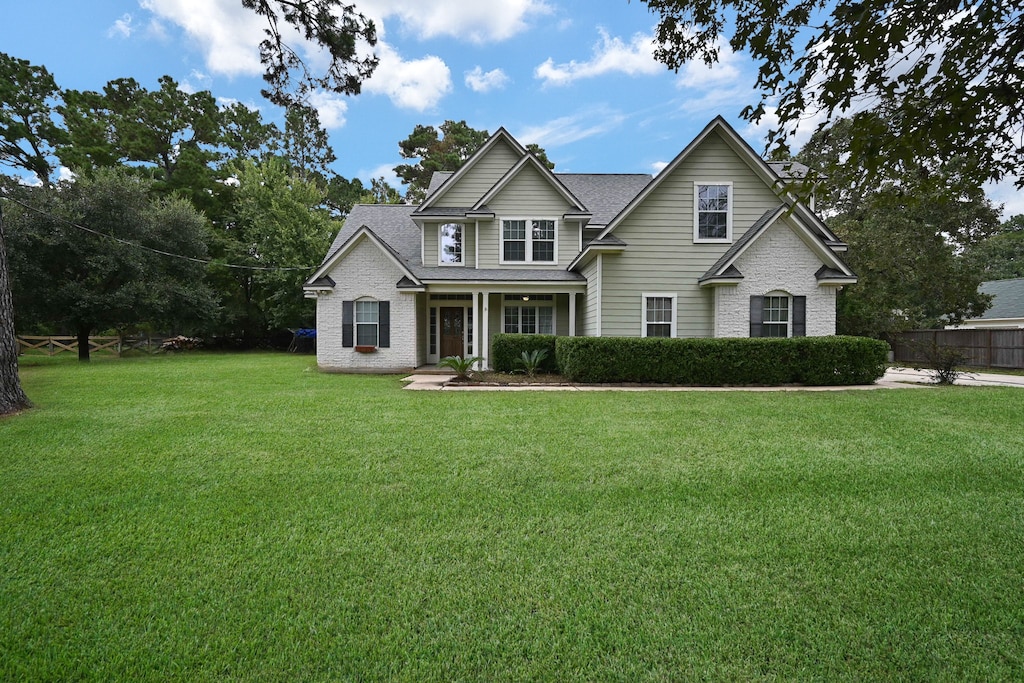 craftsman inspired home with a porch and a front lawn