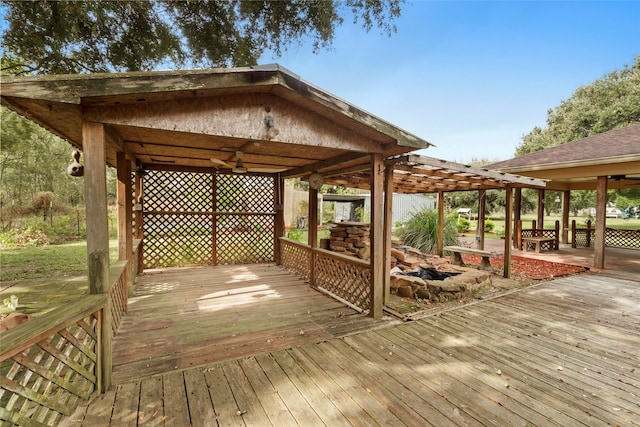 deck featuring ceiling fan