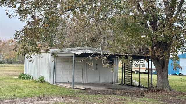 view of outbuilding featuring a carport and a lawn