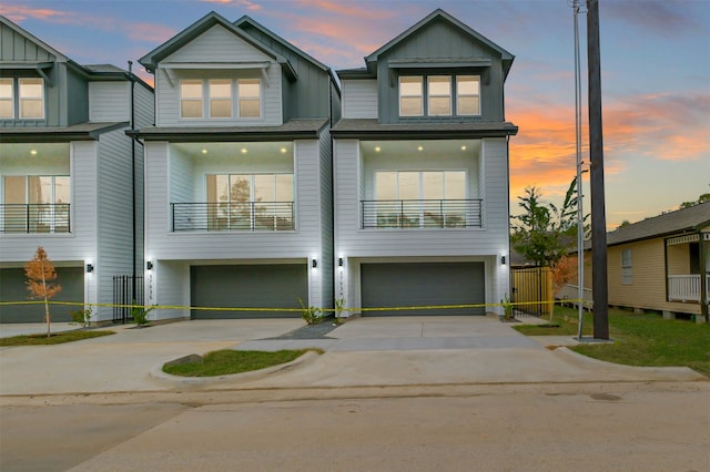 view of front facade featuring a garage