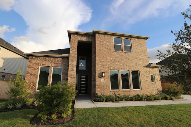 view of front of property featuring a front yard