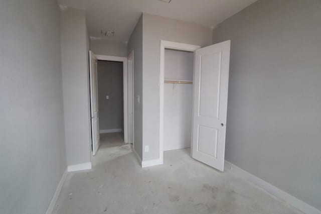 unfurnished bedroom featuring a closet