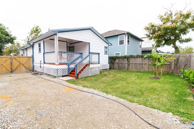 view of front of property with a front lawn and covered porch