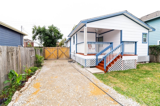 view of front of house featuring covered porch and a front yard