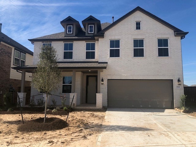 view of front facade featuring a garage