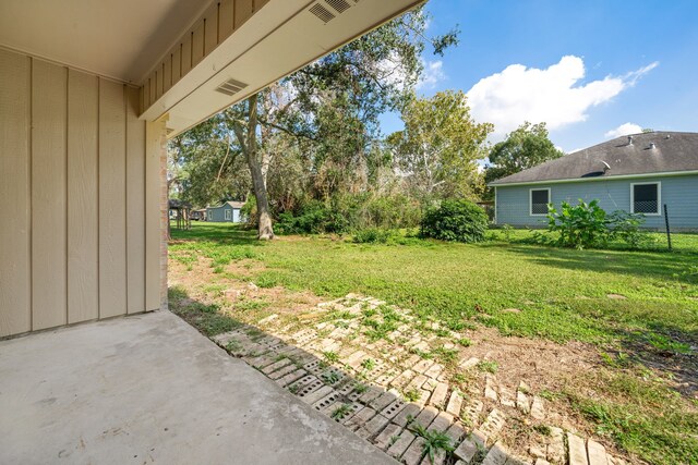 view of yard with a patio