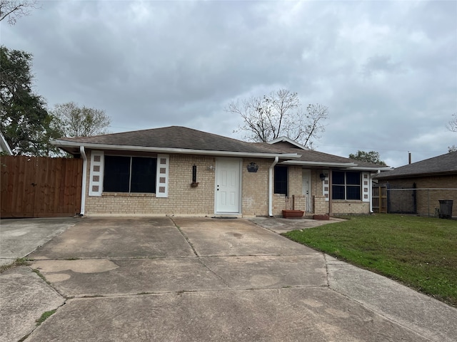 ranch-style house with a front yard