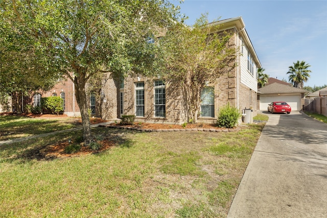 view of front facade featuring a garage and a front yard