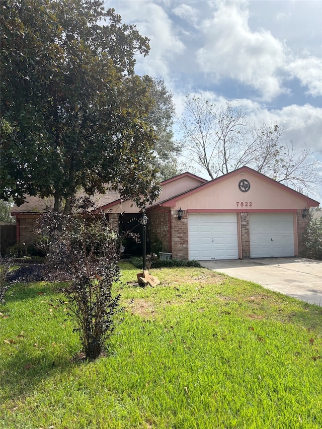 view of front of house featuring a garage and a front yard