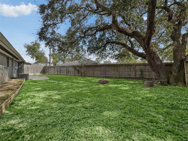 view of yard featuring central AC unit