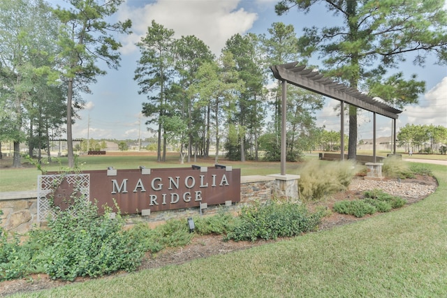 community / neighborhood sign featuring a lawn