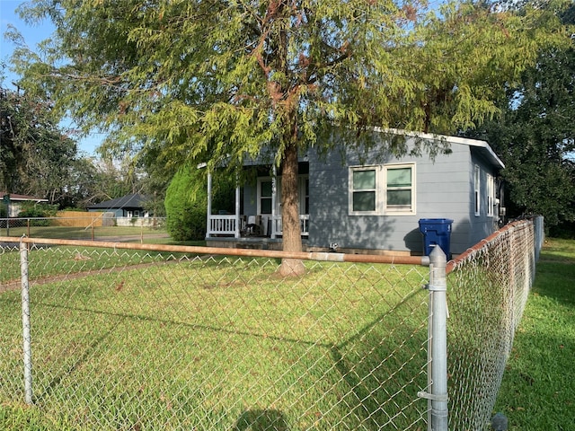 view of front of house with a front yard and covered porch