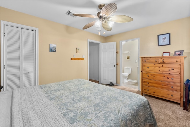 bedroom featuring ceiling fan, connected bathroom, a closet, and carpet