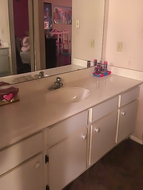 bathroom with vanity