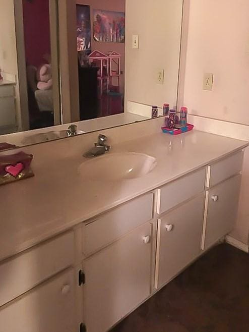 6217 Ludington Dr Unit 20-915, Houston, TX 77035 - bathroom with vanity