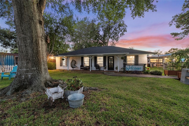 view of front of home featuring a lawn