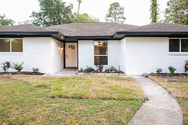 ranch-style home with a front yard