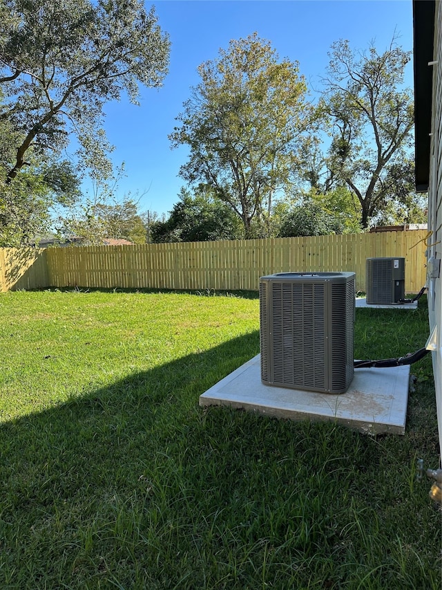 view of yard featuring cooling unit