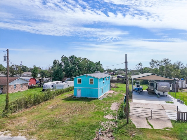 view of yard featuring a carport