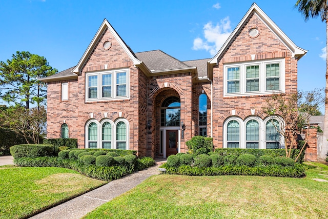 view of front of property with a front yard