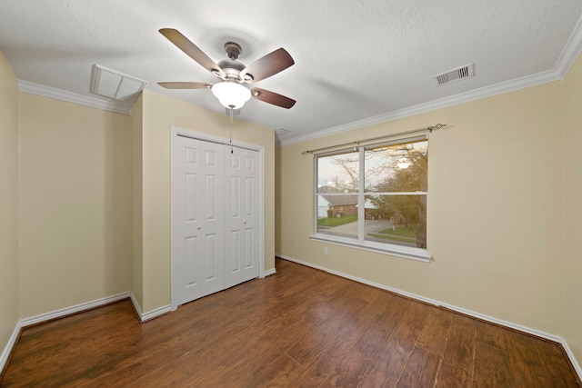 unfurnished bedroom with dark hardwood / wood-style flooring, a closet, a textured ceiling, and ceiling fan