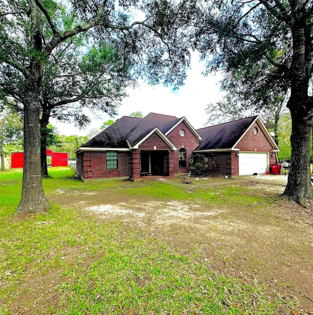 view of front of house featuring a garage and a front yard