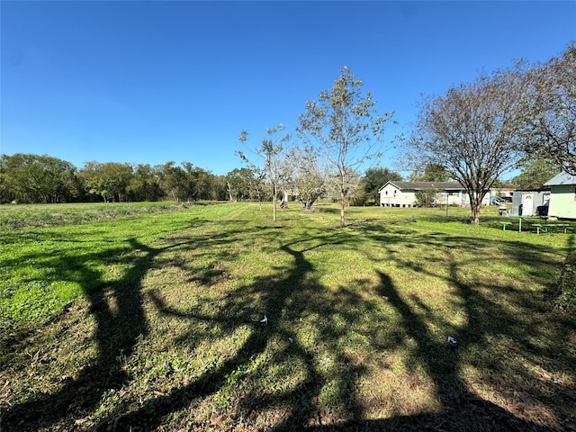 Listing photo 3 for 506 2nd St, Eagle Lake TX 77434