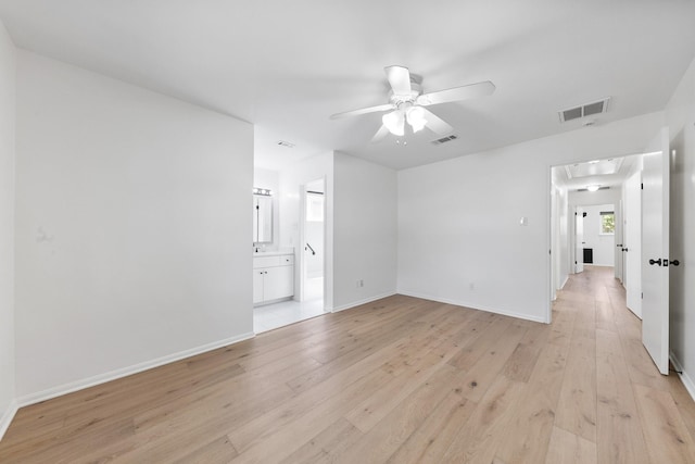 unfurnished room featuring light wood-type flooring and ceiling fan