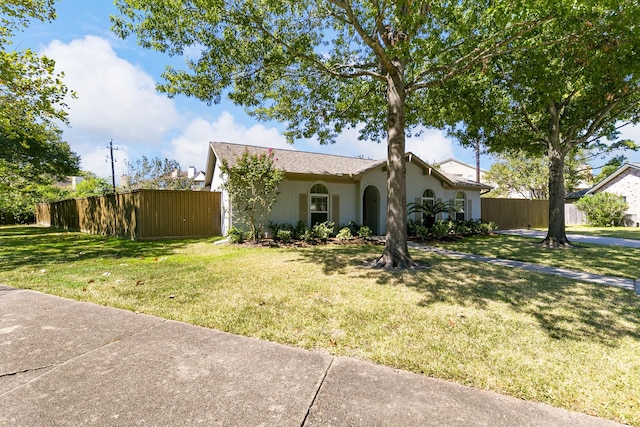 view of front facade with a front yard