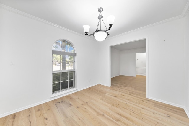 unfurnished room featuring crown molding, light hardwood / wood-style flooring, and a notable chandelier