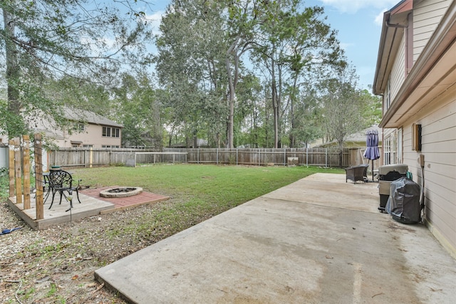 view of yard with a patio and an outdoor fire pit