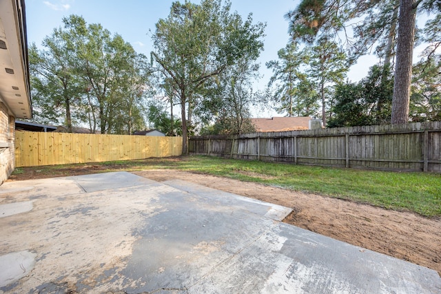 view of yard with a patio area