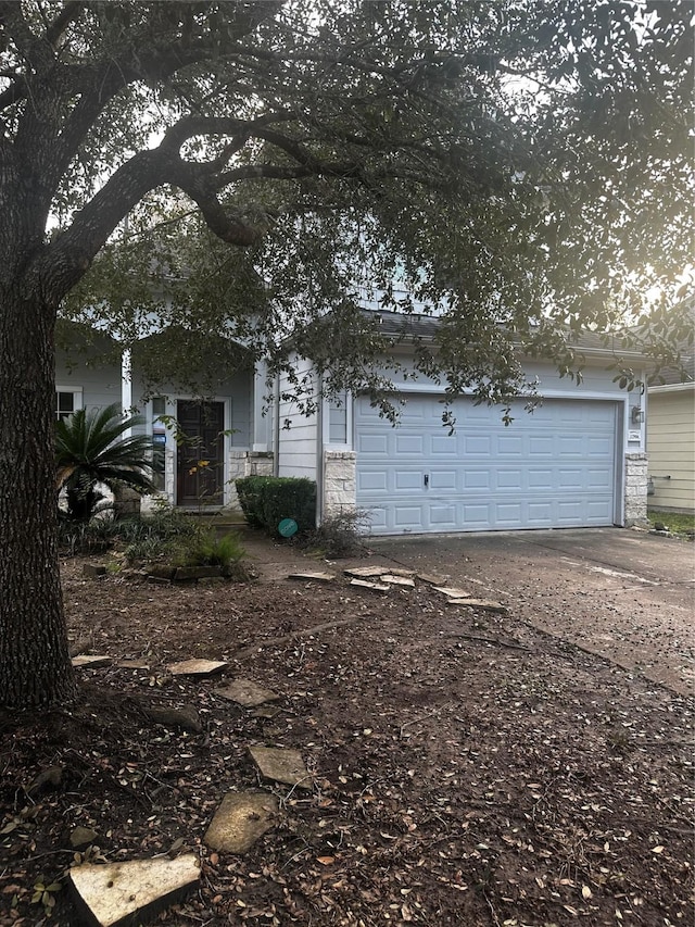 view of front facade featuring a garage